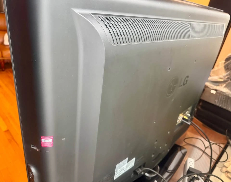 LG 42" TV - Perfect Condition - HDMI Ready - photo 3