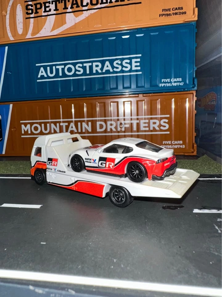 Hotwheels Premium Toyota Hauler Supra - photo 2