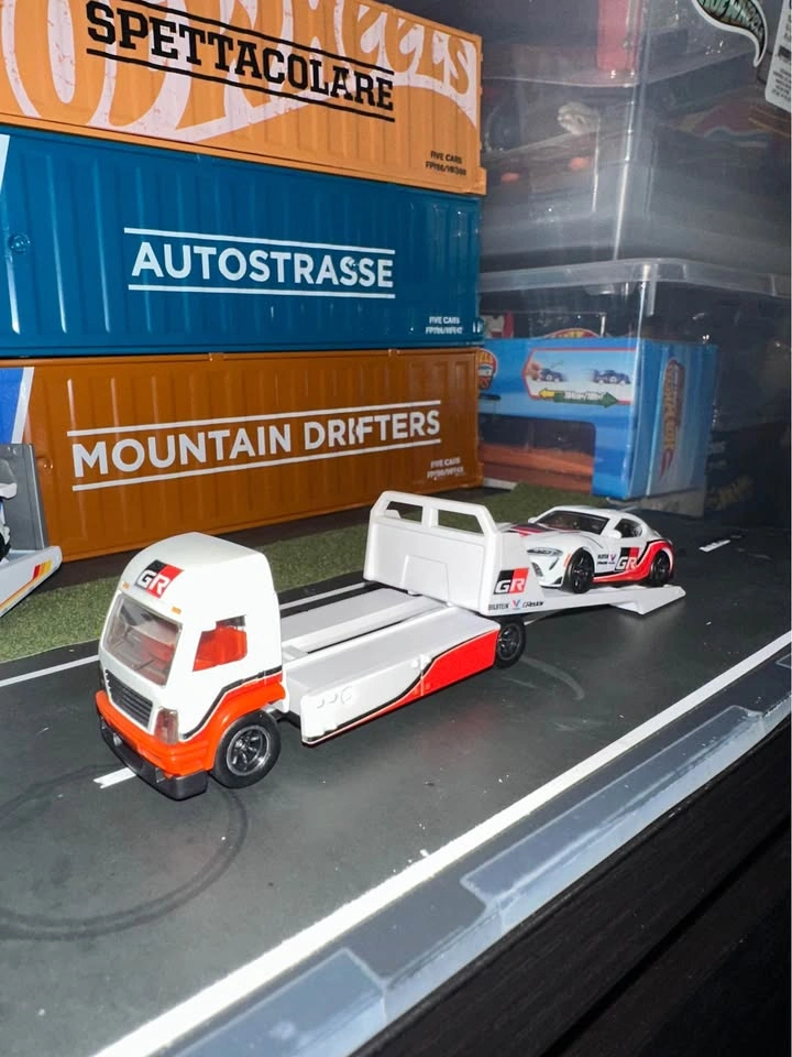 Hotwheels Premium Toyota Hauler Supra - photo 3