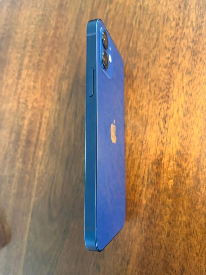 iPhone 12 - photo 3