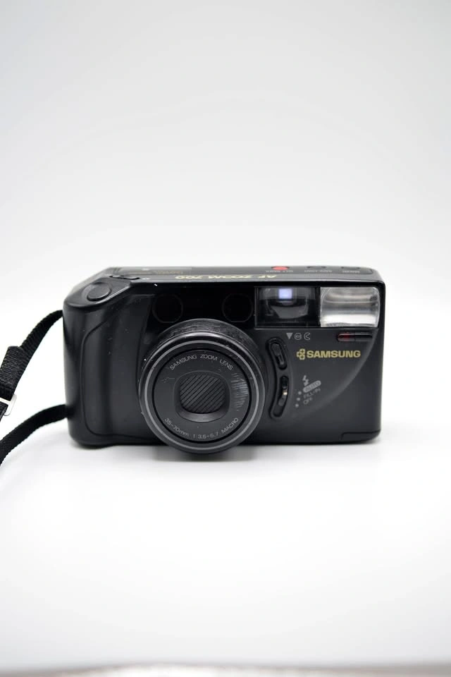 Vintage Film Camera – Samsung AF Zoom 700 | Compact Point-and-Sh