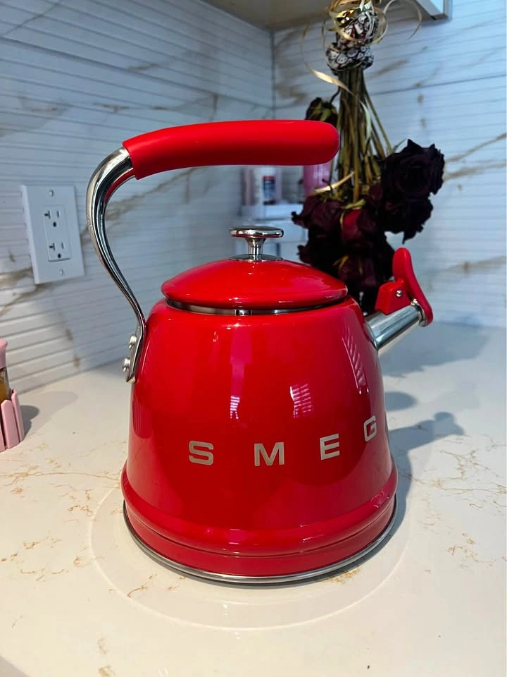 New Smeg 50's Style Stovetop Kettle - Red
