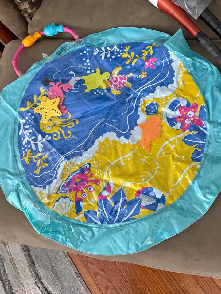 Baby sensory water mat with toy