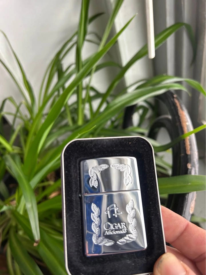 1999 Zippo Cigar Afficionado Lighter - photo 3