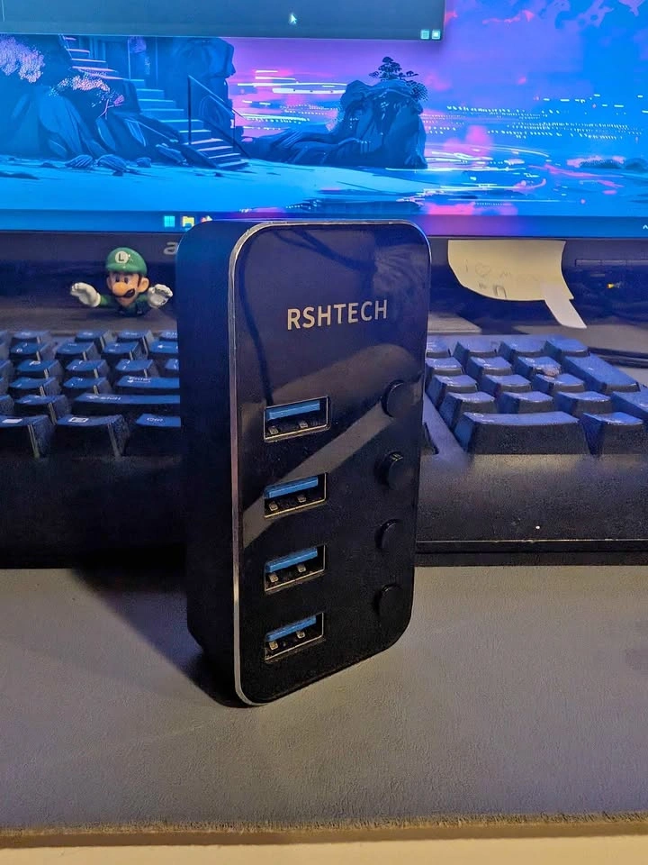 USB 3.0 Hub with Port Buttons