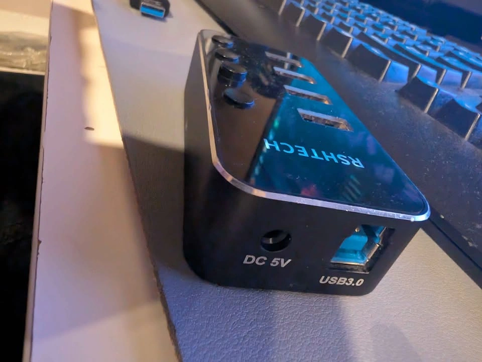 USB 3.0 Hub with Port Buttons - photo 3