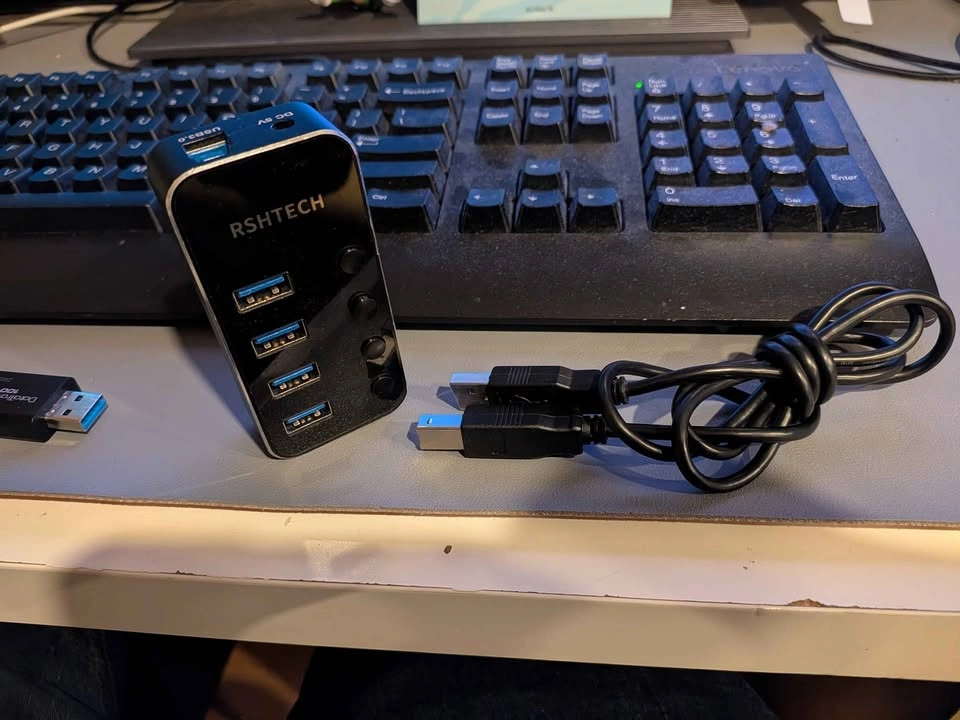 USB 3.0 Hub with Port Buttons - photo 4