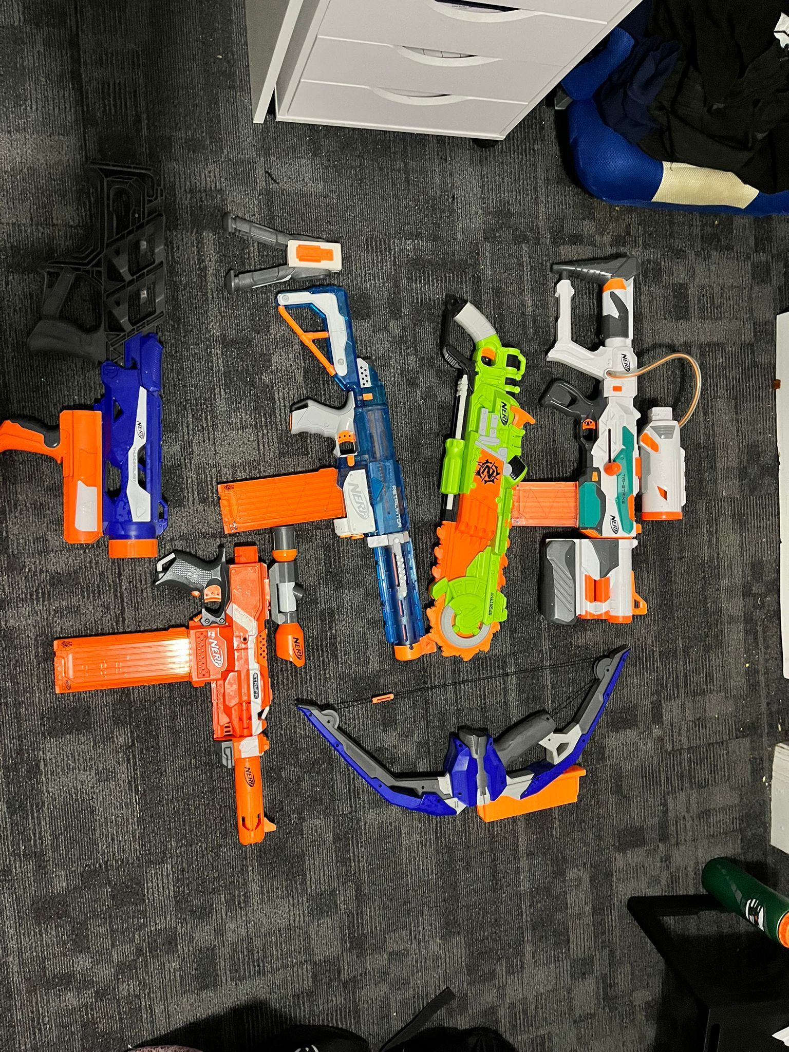 6 Nerf Guns: Elite Retaliator, Thunderblast, Tri-Strike, Brainsa