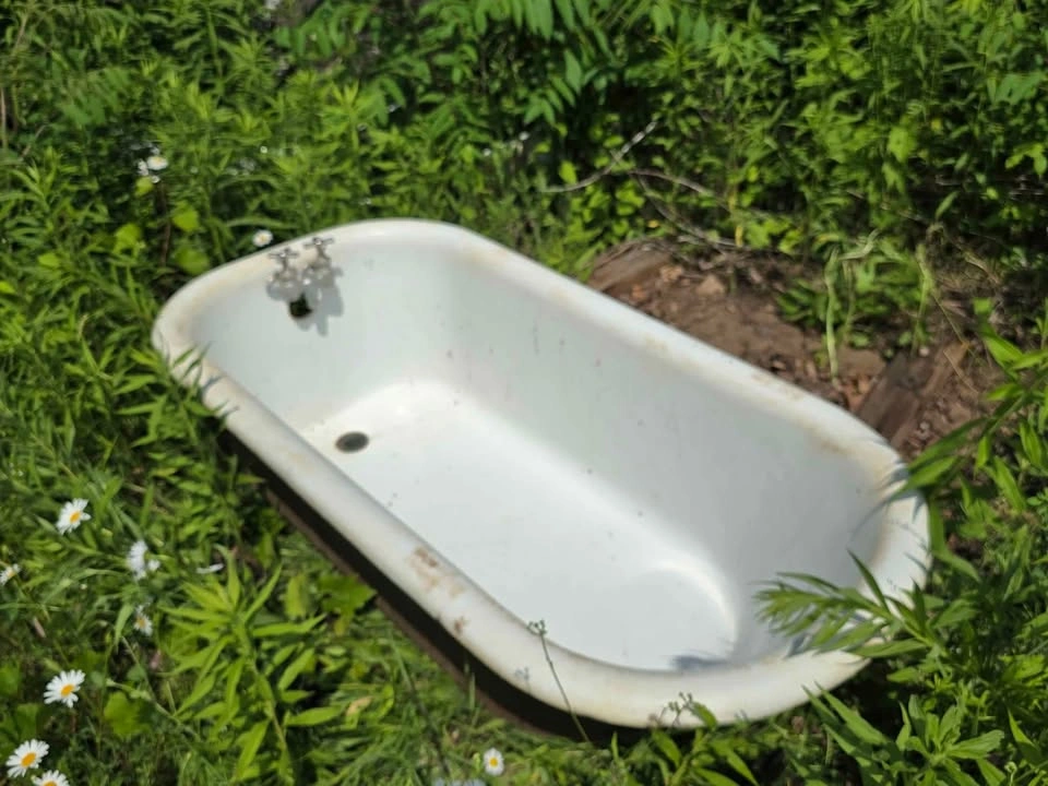 Cast iron tub
