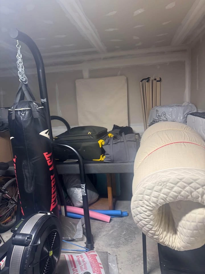 Furniture & Mattress Sale – Excellent Condition!