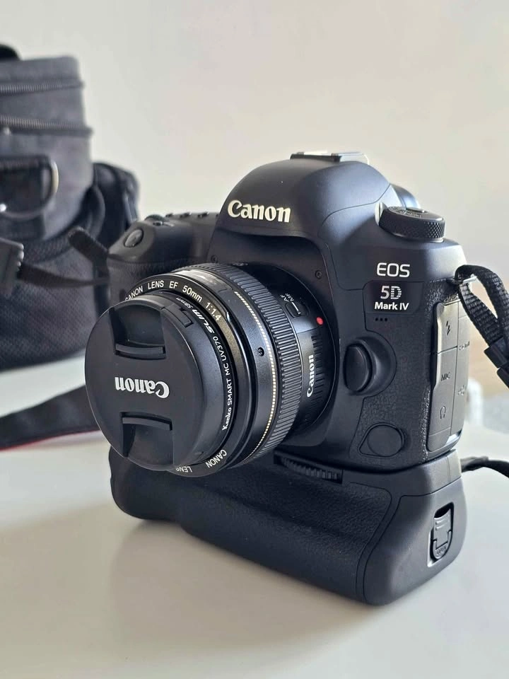 Canon 5D Mark IV DSLR Kit with 85mm f/1.8 and 50mm f/1.4 Lenses