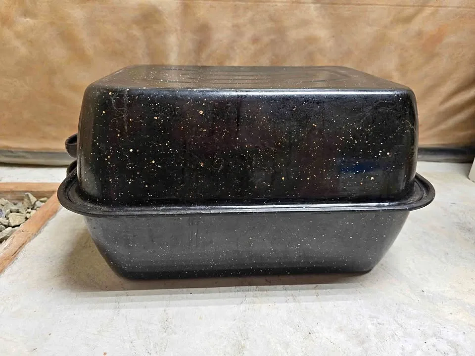 Large roasting pan 17.5".wide thumbnail