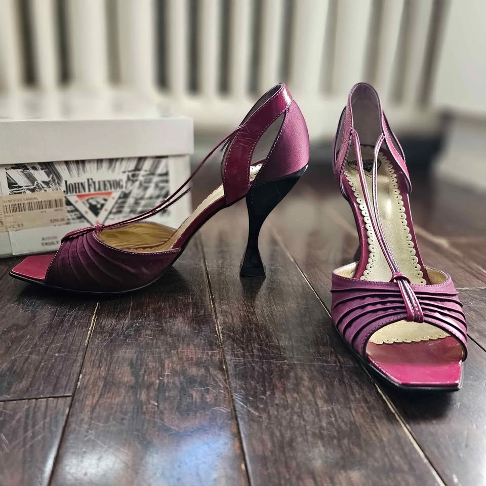 8.5 Fluevog Satin Patent Leather Purple Truly Heels - photo 3