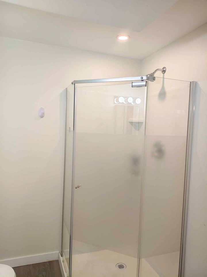 1 bedroom 1 bath basement - photo 3