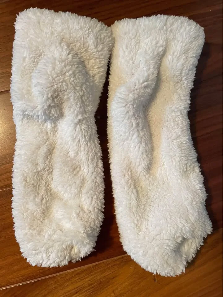 NEW Women’s Bench Slipper Socks image indicator(3)