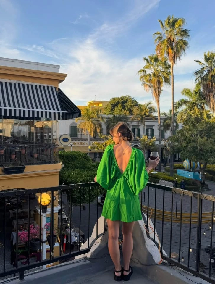 Bright Green Flowy Mini Dress (XS/S) – Open Back - photo 3