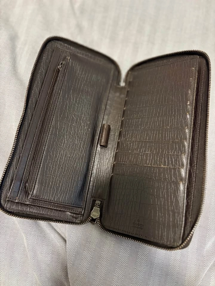 Authentic Gucci GG Canvas Zip-Around Wallet – Classic & Function - photo 2