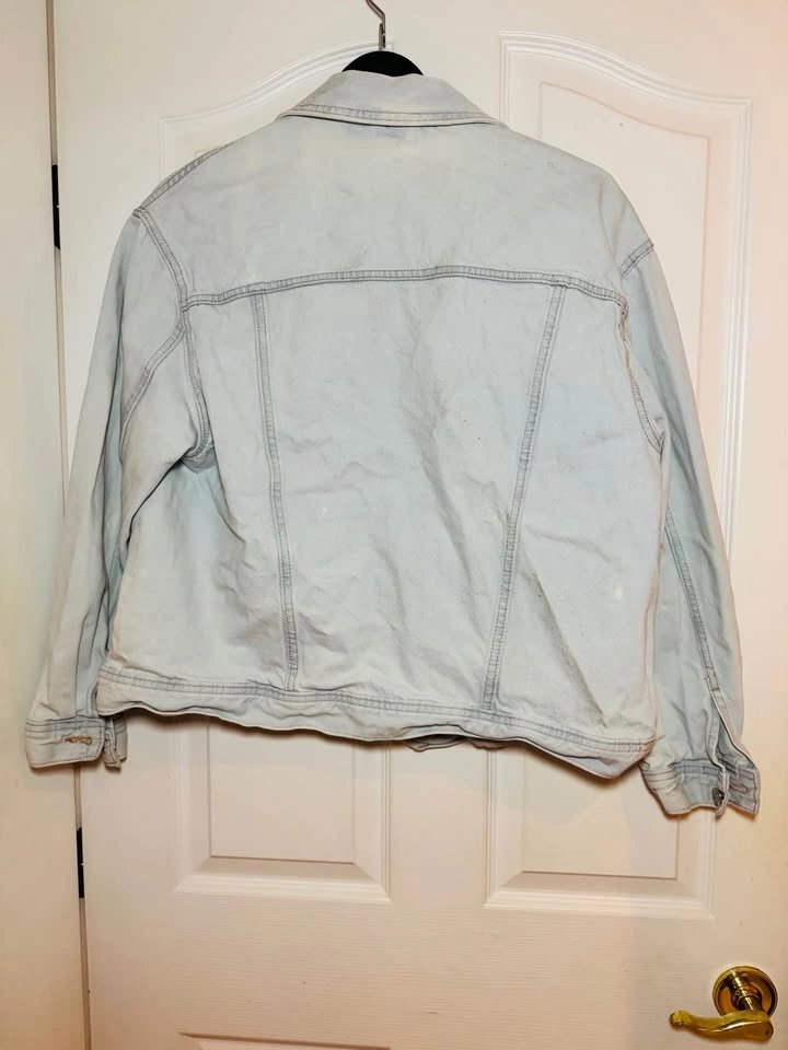 H&M Divided Light Wash Denim Jacket Size M Cropped Trucker Casua - photo 5