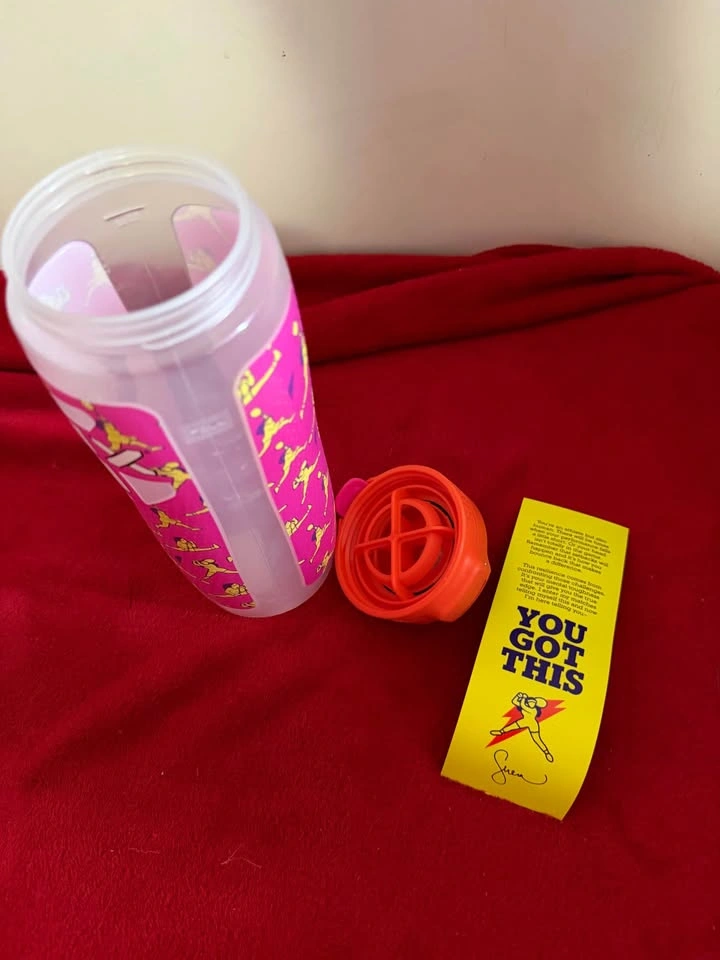 Limited Edition Pink Serena Williams Gatorade Bottle - photo 3