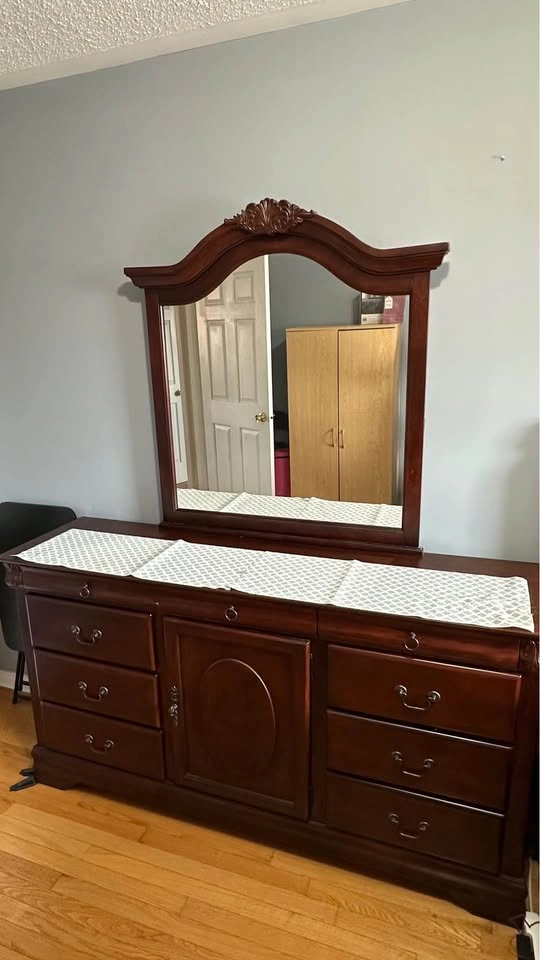 Queen 6-Piece Solid Wood Bedroom Set - PICKUP ONLY - photo 4