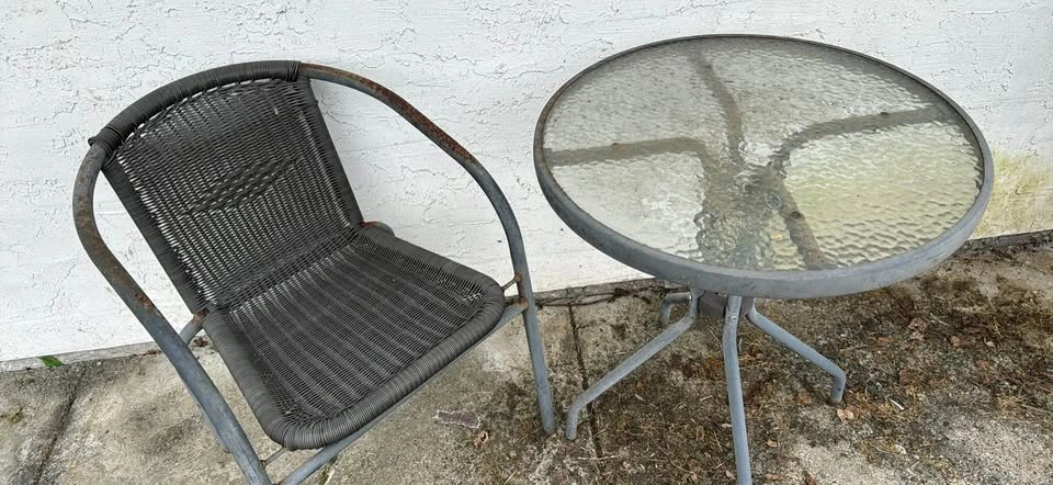 Outdoor chair and table - photo 2
