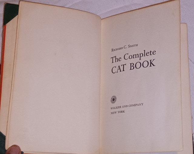 2 Vintage Hardcover Books: Cat Books (1963, 1958) - photo 5