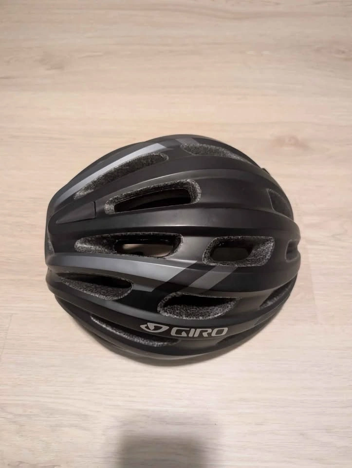Giro MIPS Helmet - Lightly Used