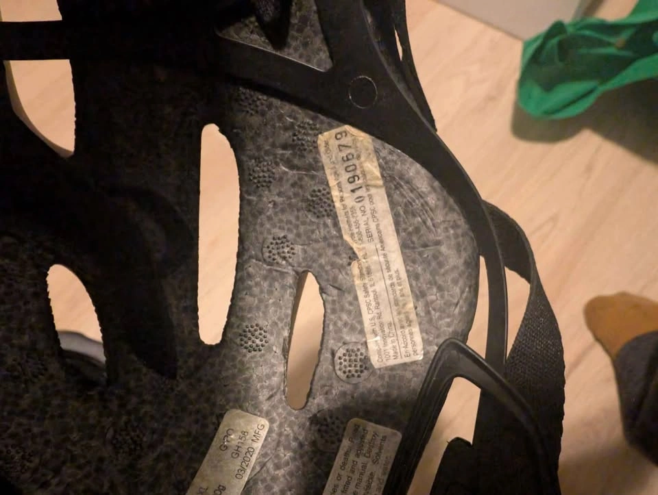 Giro MIPS Helmet - Lightly Used - photo 4