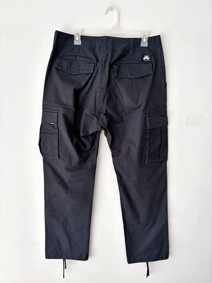Nike SB Skateboarding Cargo Men's Pants Size 32
