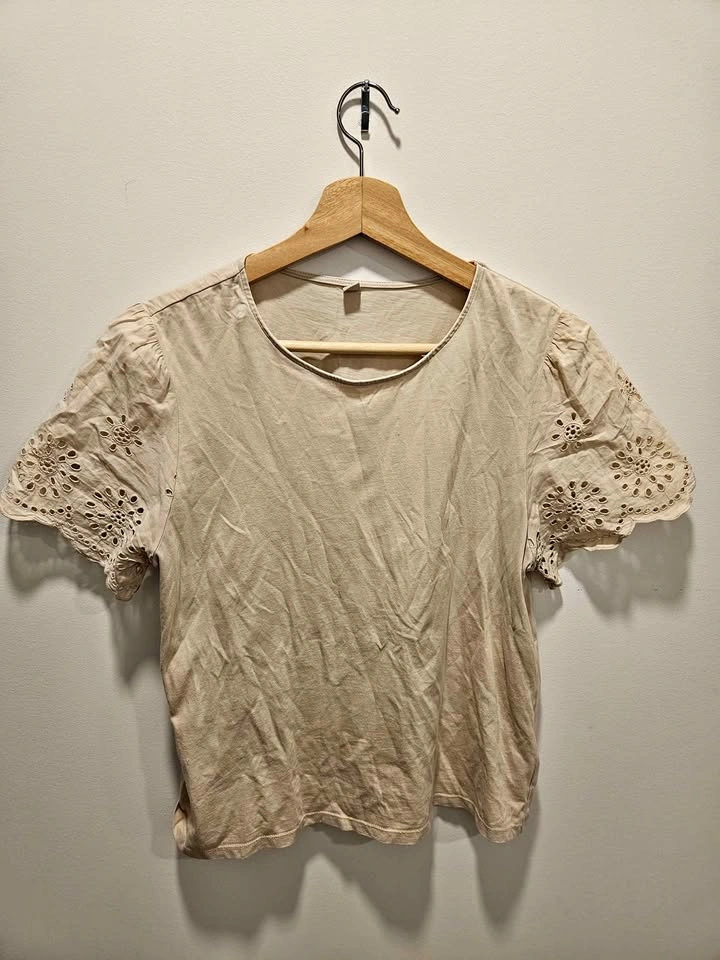 UNIQLO Beige Short Sleeve Top with Lace Sleeves (Size M)