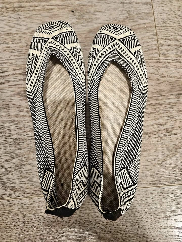 Flats for women (US Size: 8.5) BRAND NEW!