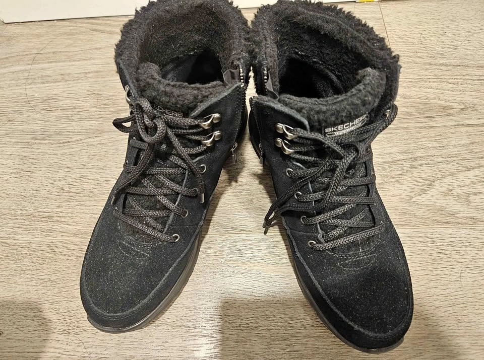 Skechers Black Waterproof Boots (Women's size 9)