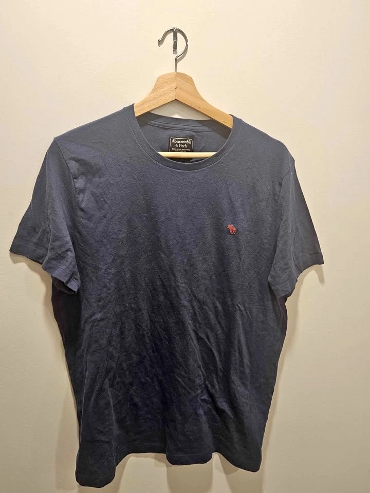 Abercrombie & Fitch Navy T-shirt (Men's L)