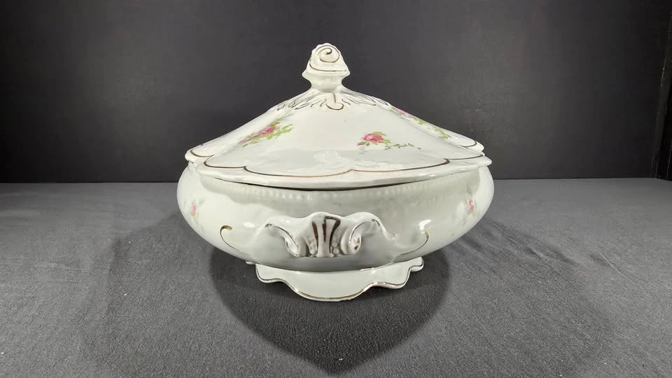 W.H GRIDNLEY & CO FLORAL PORCELAIN TUREEN WITH LID - photo 2