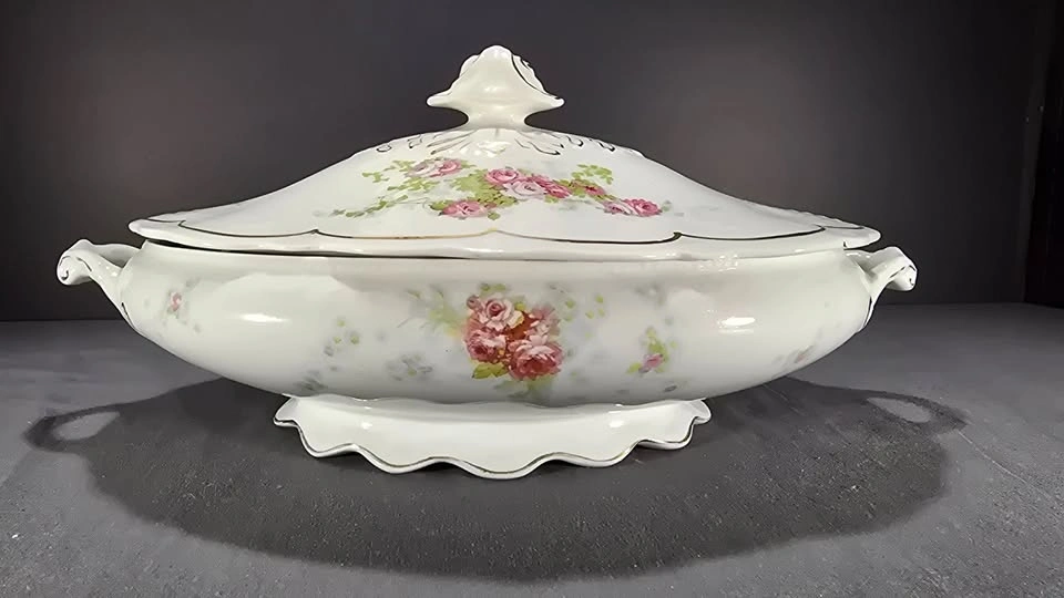 W.H GRIDNLEY & CO FLORAL PORCELAIN TUREEN WITH LID - photo 4