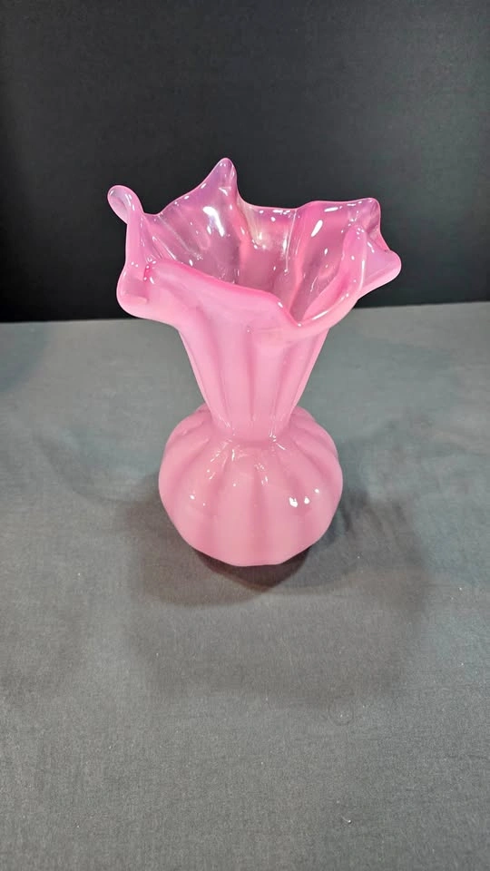 MURANO PINK ART GLASS VASE WITH RUFFLED RIM
