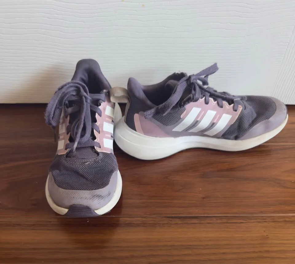 Girls Adidas Runners image indicator(2)