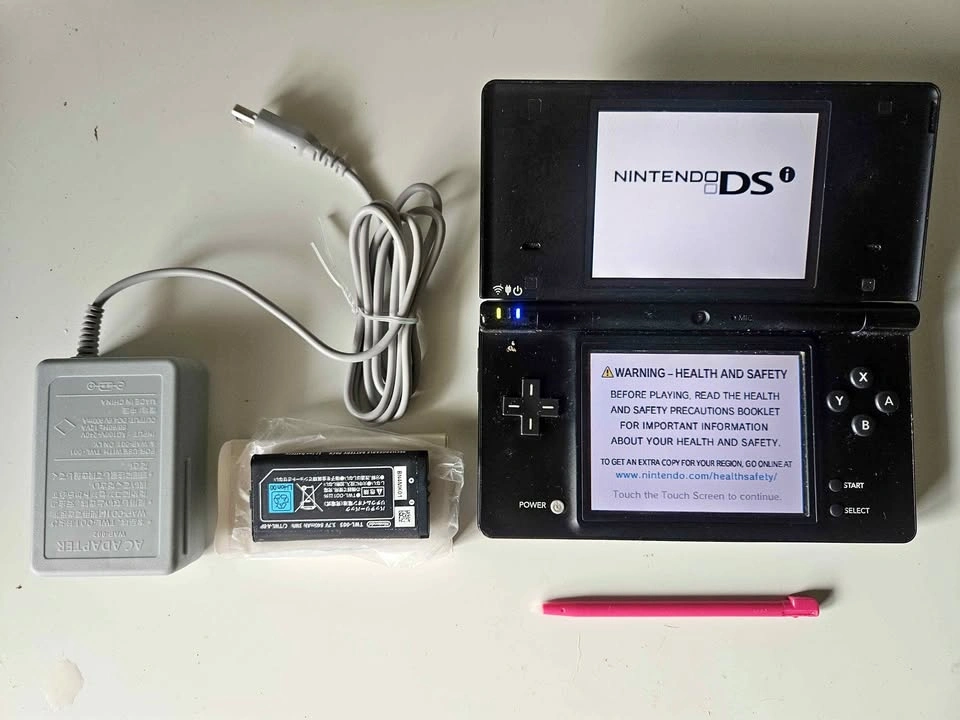 🔥 Nintendo DSi + NEW Battery and Charger