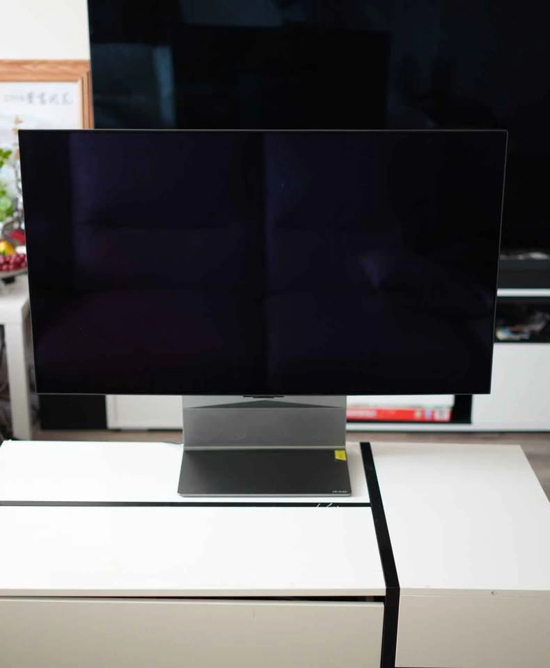 LG OLED Flex 42" 4K TV - photo 2