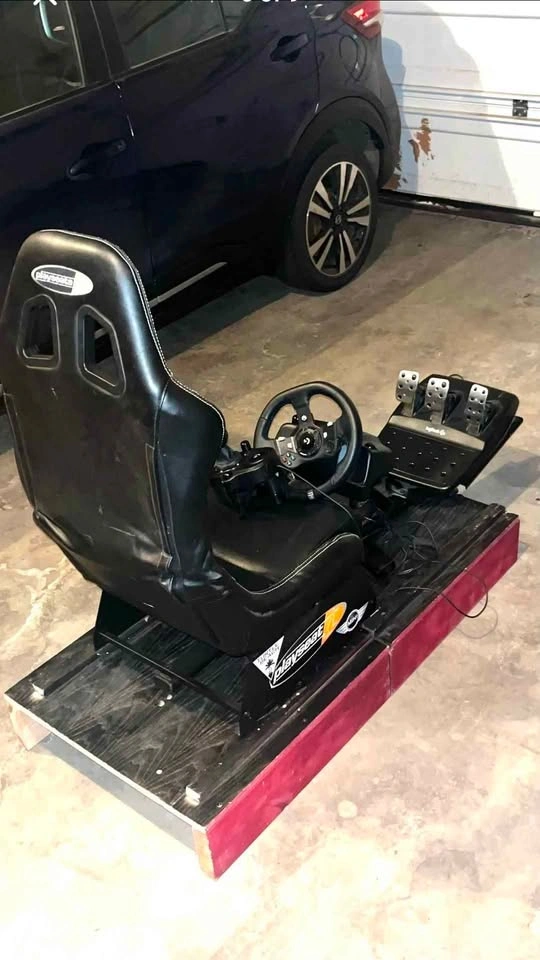 Logitech G29 Racing Sim Setup w/ Shifter and Seat & Base - photo 2