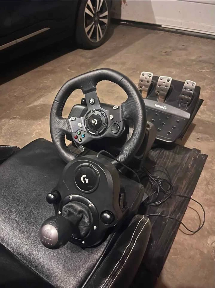 Logitech G29 Racing Sim Setup w/ Shifter and Seat & Base - photo 5