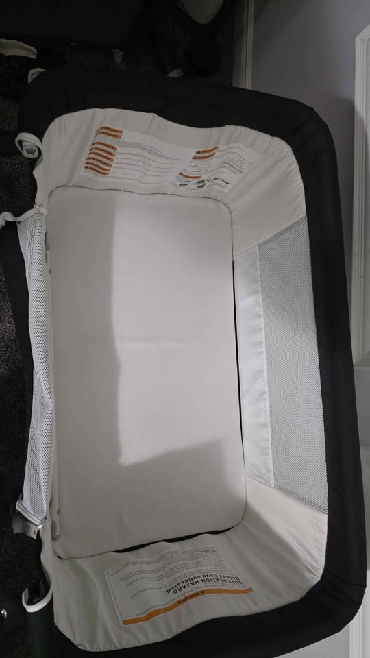 Baby bassinet bedside sleeper, adjustable with storage - photo 4