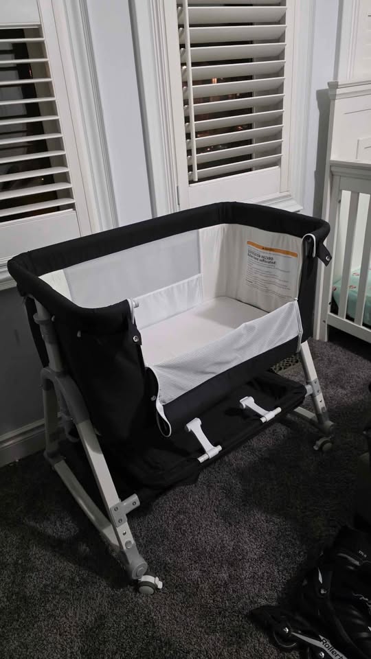 Baby bassinet bedside sleeper, adjustable with storage - photo 5