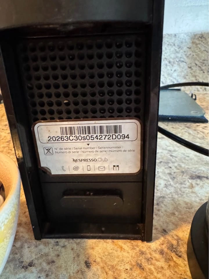 Nespresso Coffee Machine + Aeroccino Frother - photo 2