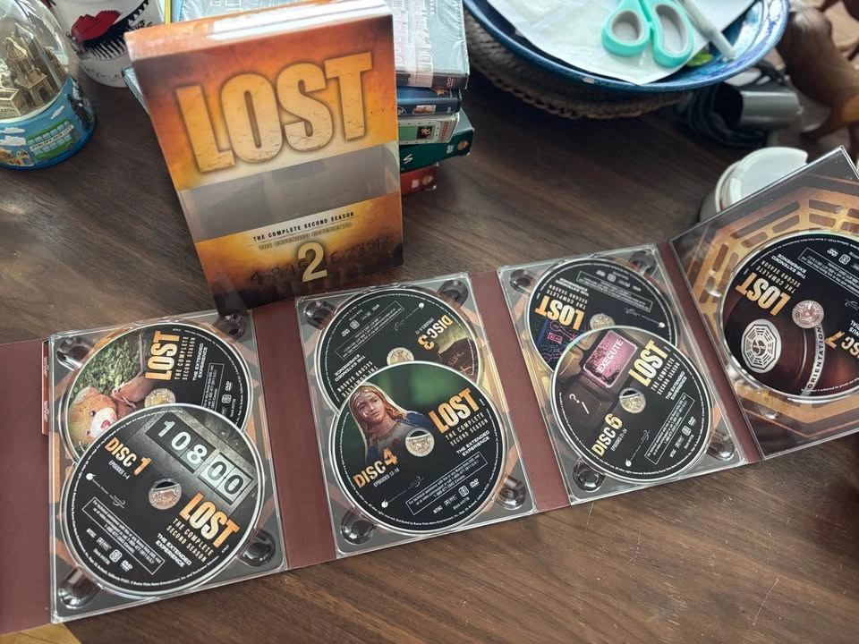 Lost Season 2 DVD Box Set - photo 3