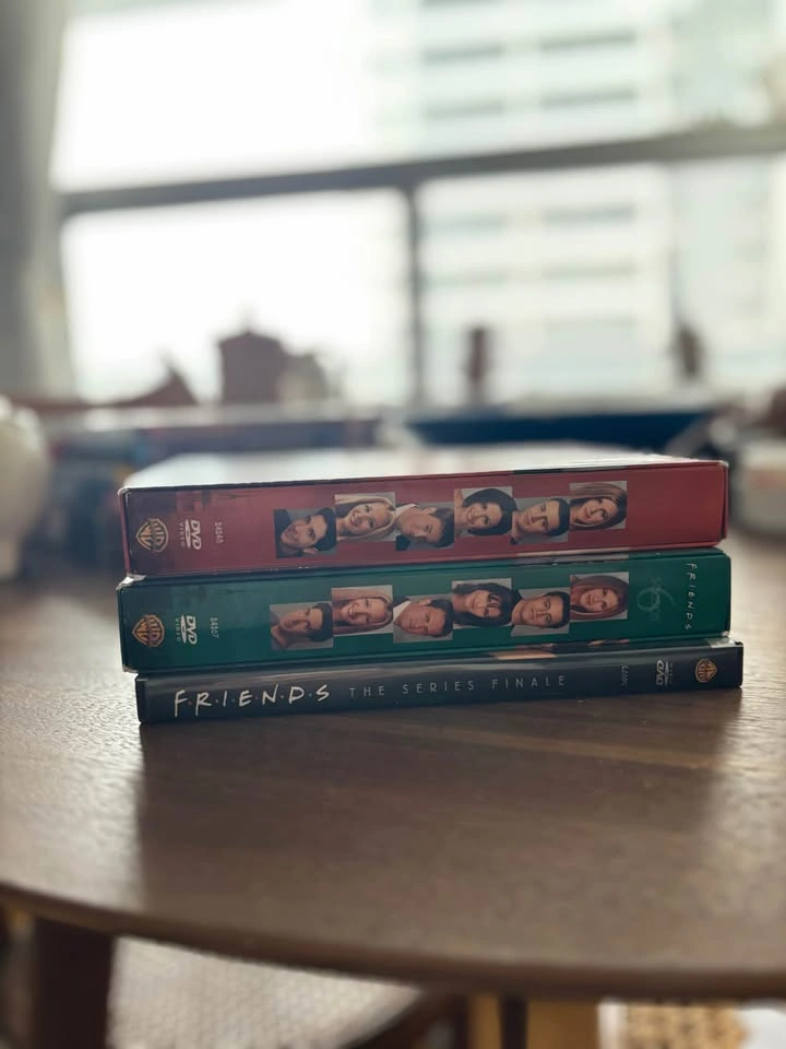 Friends DVD Sets - Season 4, 6 & Series Finale - photo 3