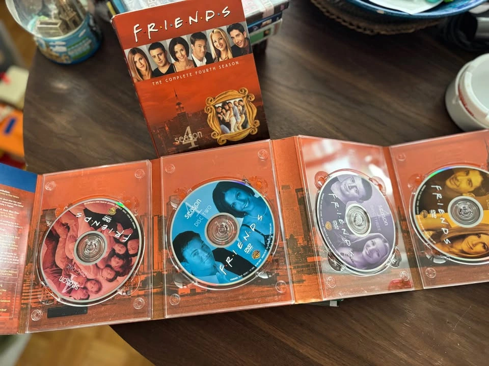 Friends DVD Sets - Season 4, 6 & Series Finale - photo 4