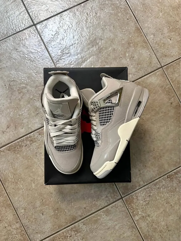 Jordan Retro 4 Frozen Moments Ws thumbnail