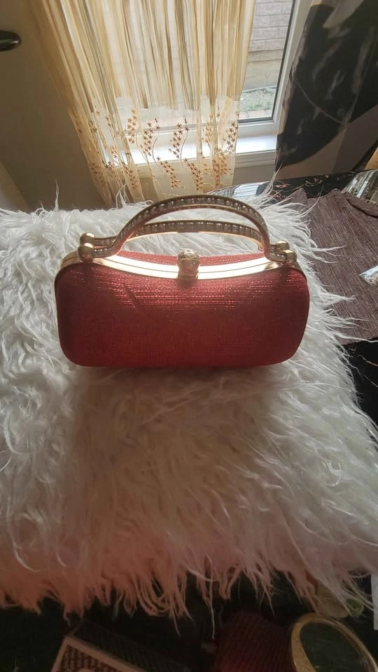 Elegant Women's Sequin Crossbody Bag - Golden Hardware - photo 2