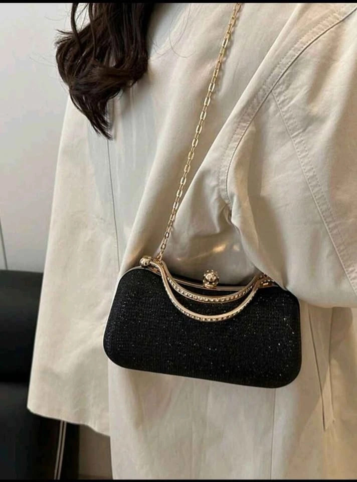 Elegant Women's Sequin Crossbody Bag - Golden Hardware - photo 3